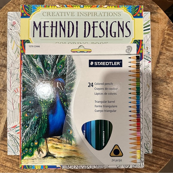 Colored pencils and adult coloring books set - Picture 1 of 4
